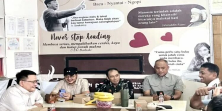 Silaturahmi Walikota, Wakil dan Ketua DPRD Cimahi ke Smart Library Garden